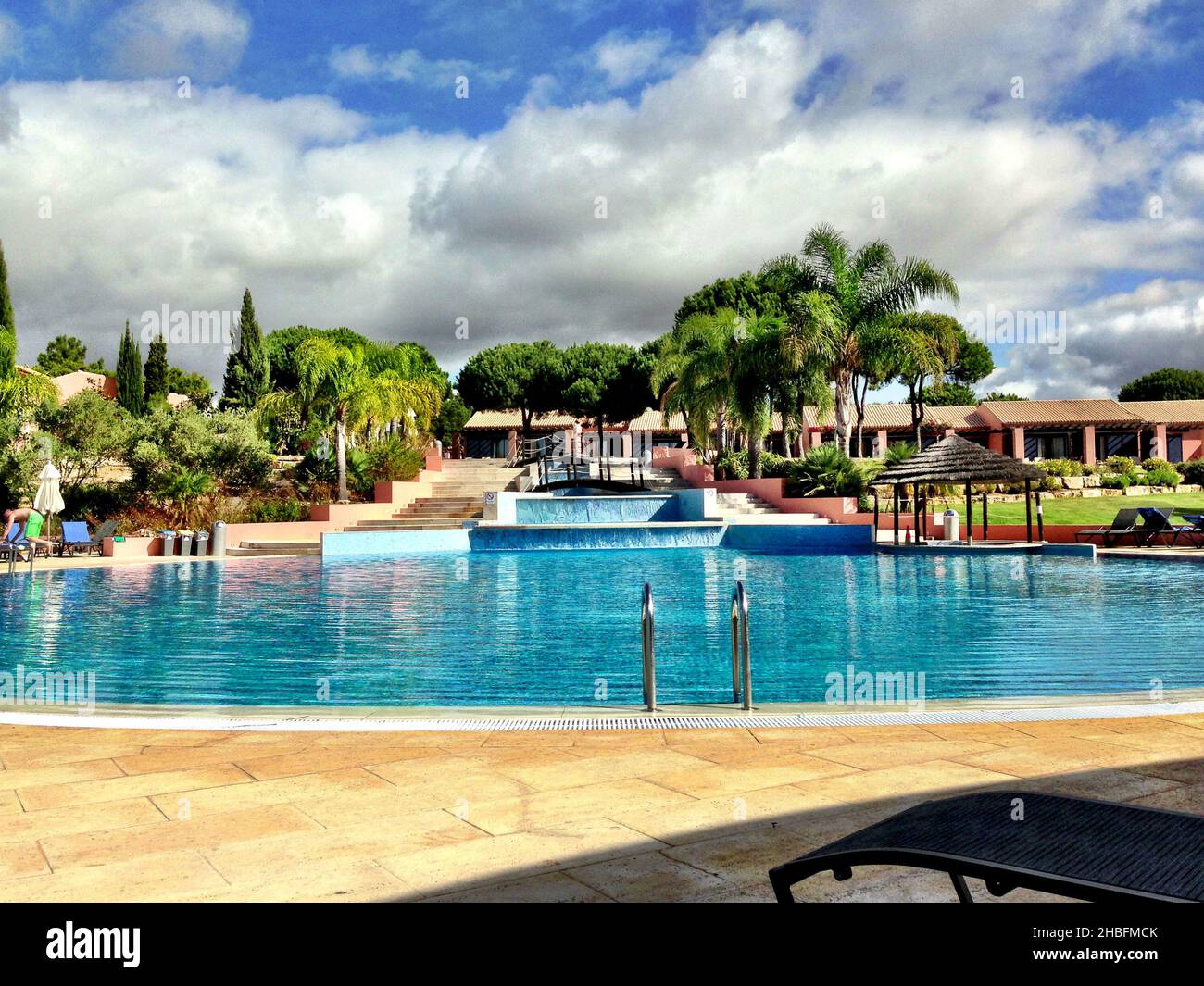 Vilamoura, Portogallo - 25 settembre 2013: Vista orizzontale del lussuoso Pestana Vila Sol Golf and Resort Hotel situato nell'Algarve, nel sud del Portogallo Foto Stock