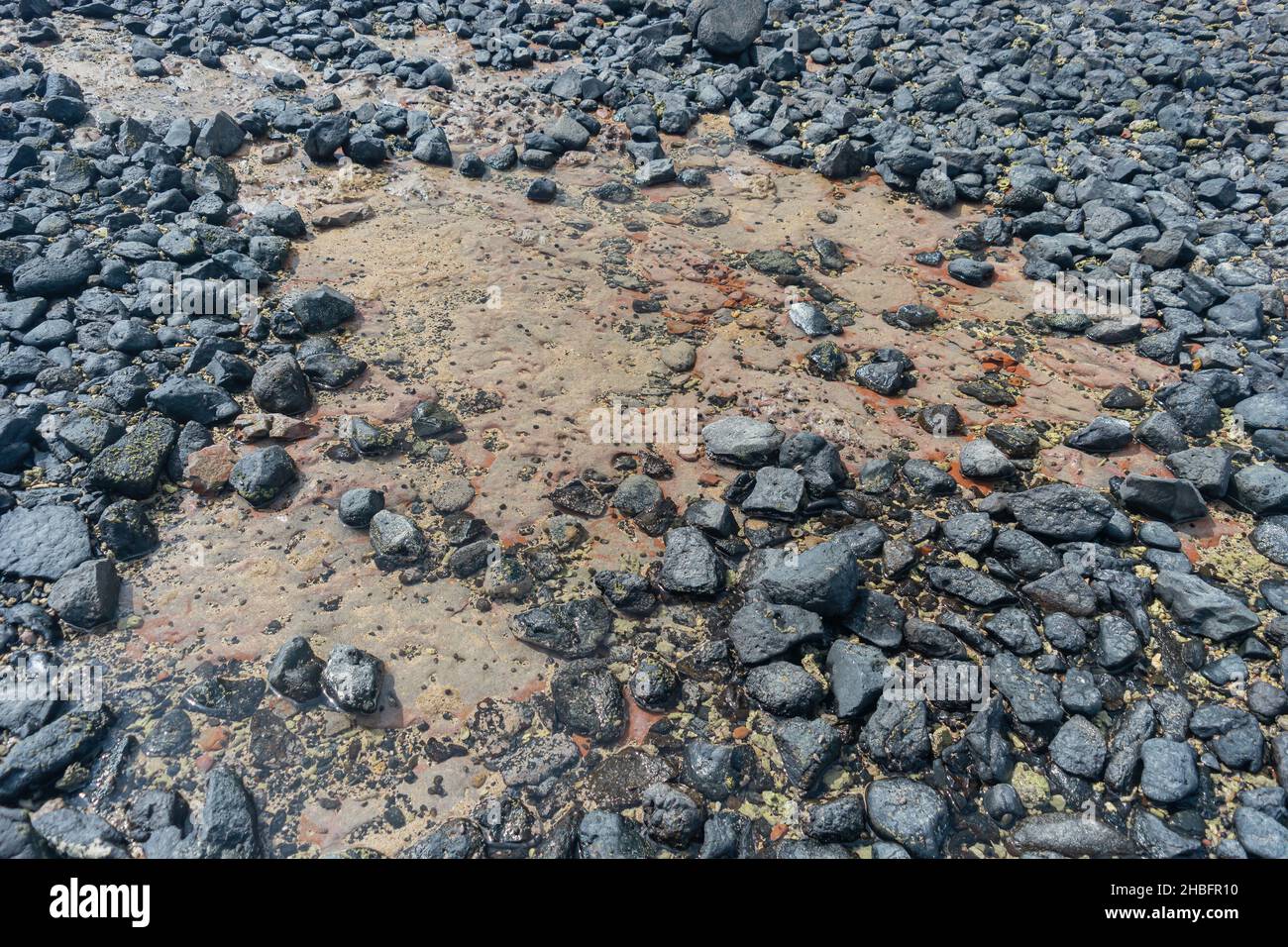 Vista soleggiata del paesaggio di Coral Rock di Kueibishan a Penghu, Taiwan Foto Stock