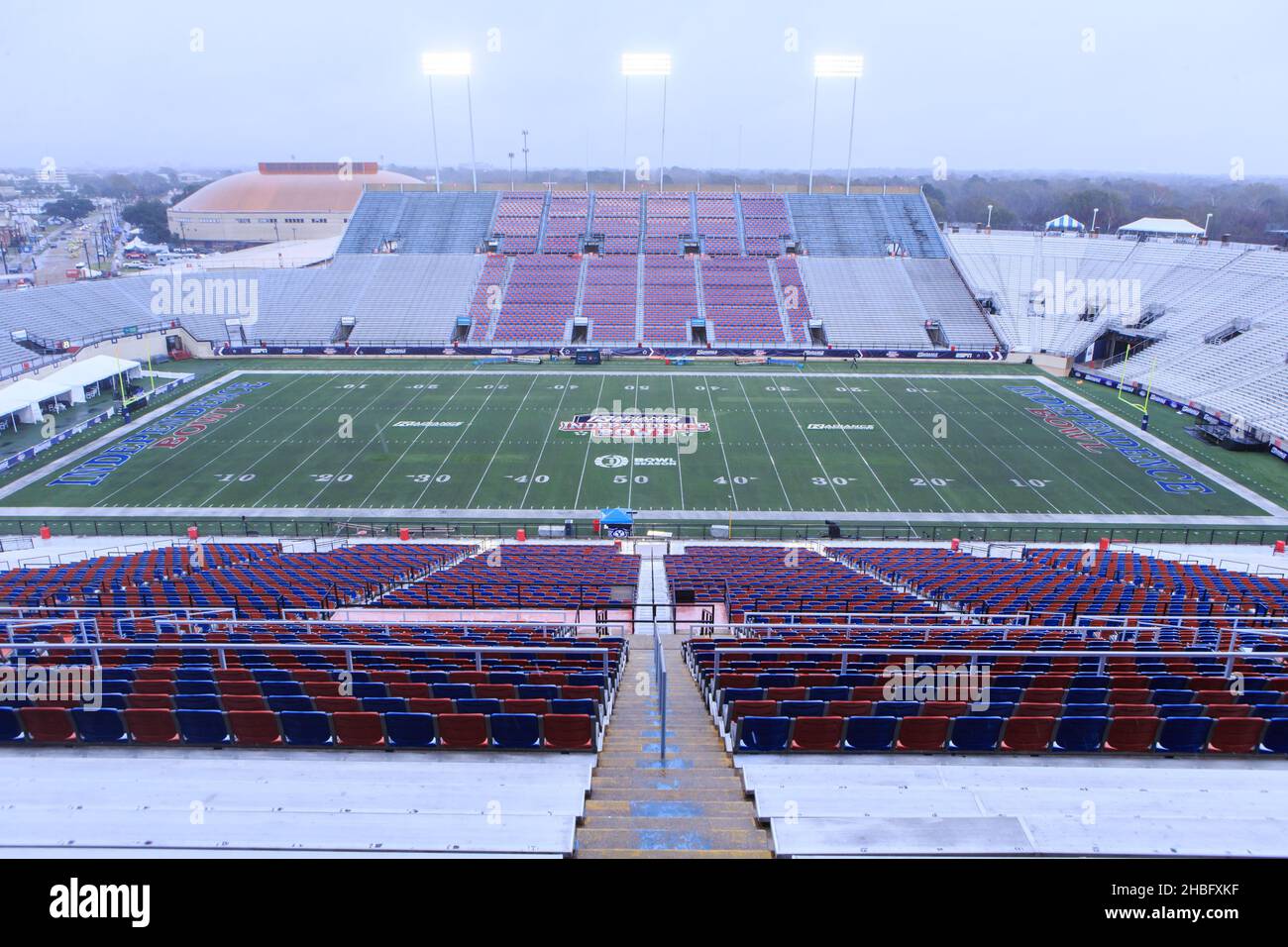 Pioggia cade prima del Radiance Technologies Independence Bowl, sabato 18 dicembre 2021, a Shreveport, Louisiana. (Kirk Meche/immagine dello sport) Foto Stock