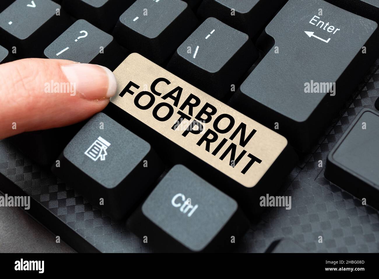 Ispirazione che mostra il simbolo Carbon Footprint. Approccio aziendale quantità di biossido rilasciato atmosfera risultato di attività che convertono i dati analogici in Foto Stock