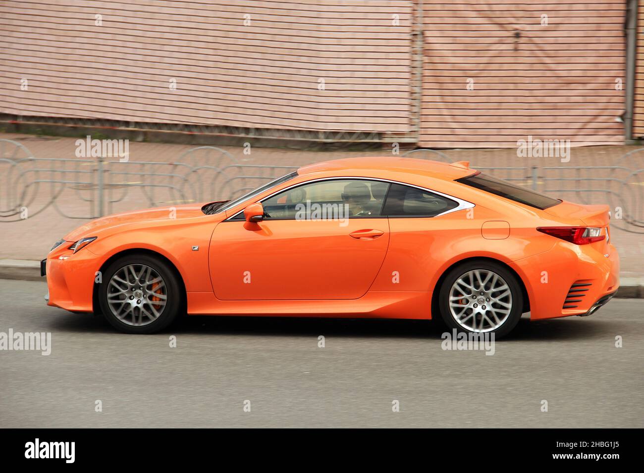 Kiev, Ucraina - 12 giugno 2021: Lexus LC500 F Sport sulla strada in città Foto Stock