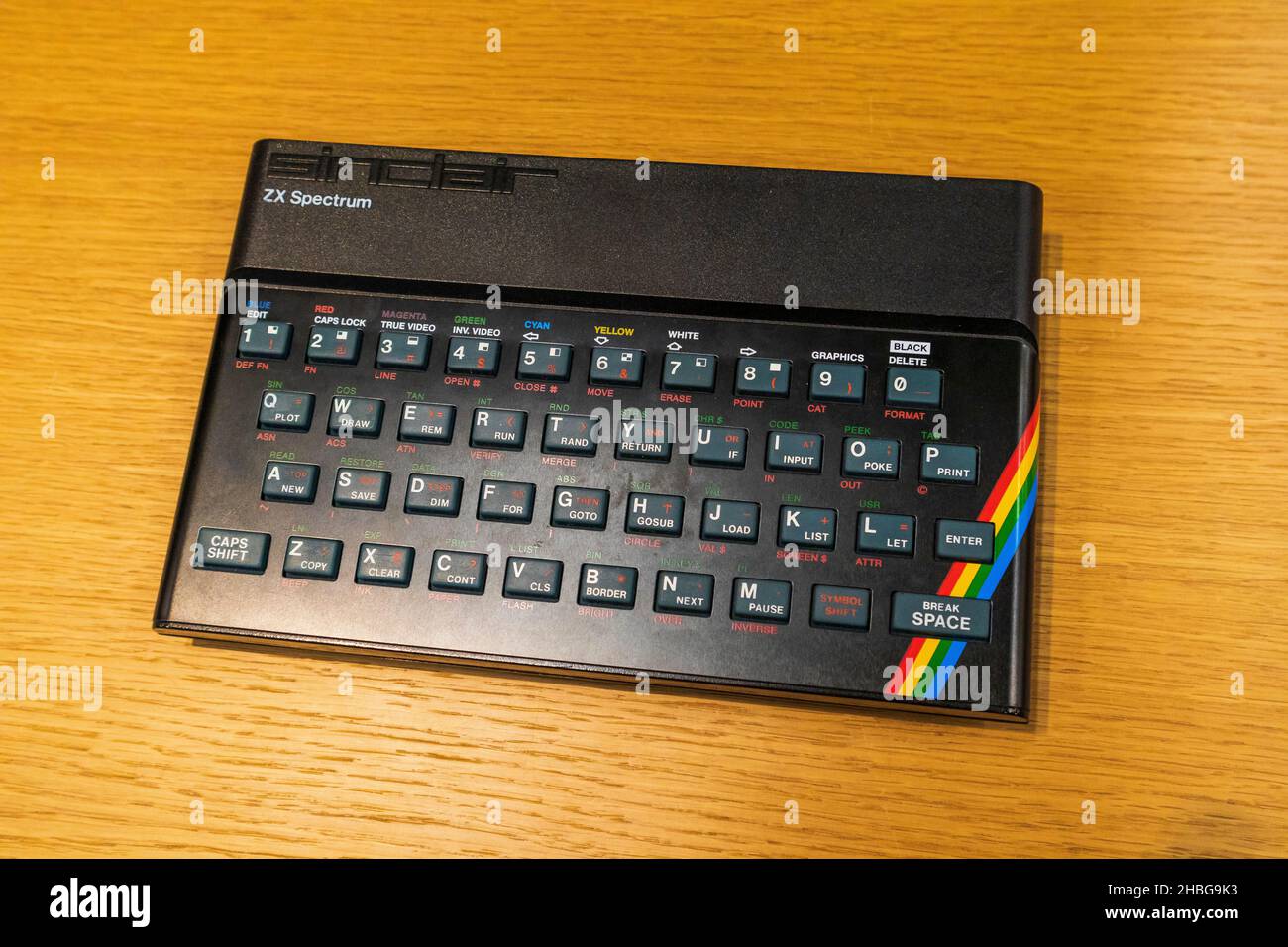 zx Spectrum 8-bit personal computer display a colori retro.Russia,Mosca, 19okt2021. Foto Stock