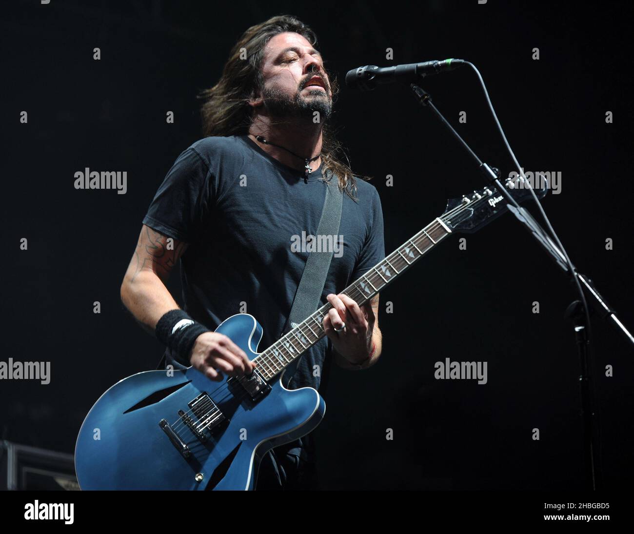 Dave Grohl dei Foo Fighters si esibisce durante il NME Big Gig alla Wembley Arena di Londra. Foto Stock