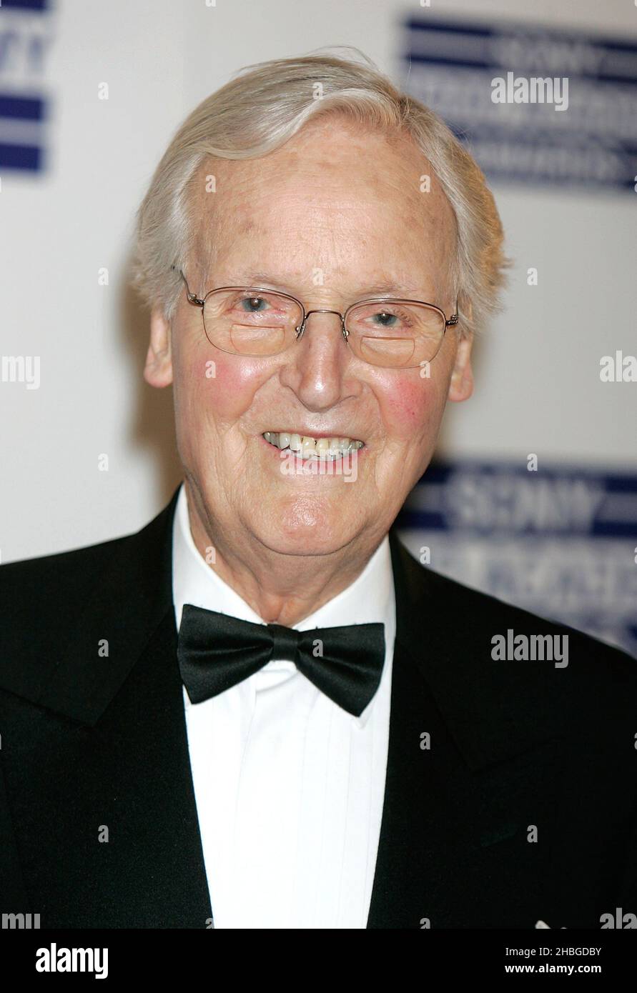 Nicholas Parsons partecipa ai Sony radio Awards al Grosvenor House Hotel nel centro di Londra. Foto Stock