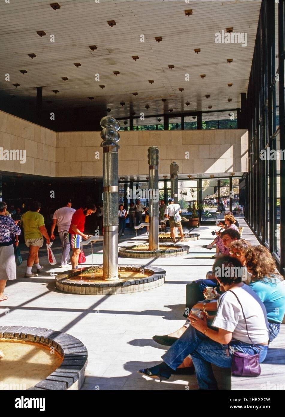 Le sorgenti termali di Karlove variano con diverse proprietà curative Foto Stock