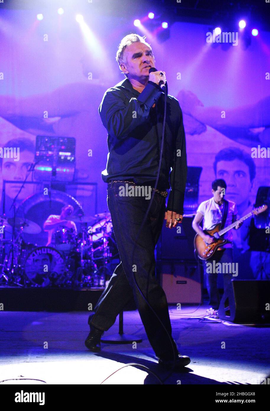 Morrissey si esibisce sul palco all'O2 Academy Brixton, nel sud di Londra. Foto Stock