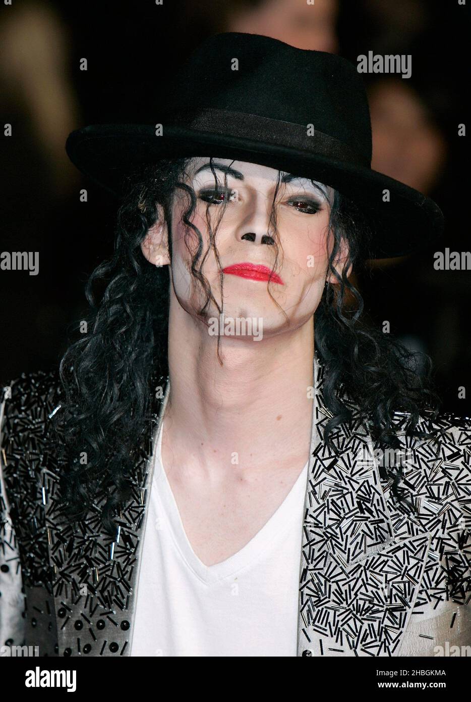 Perry Pullman (sosia Jackson) partecipa alla prima inglese di Michael Jackson: The Life of an Icon, all'Empire Cinema di Leicester Square, nel centro di Londra. Foto Stock