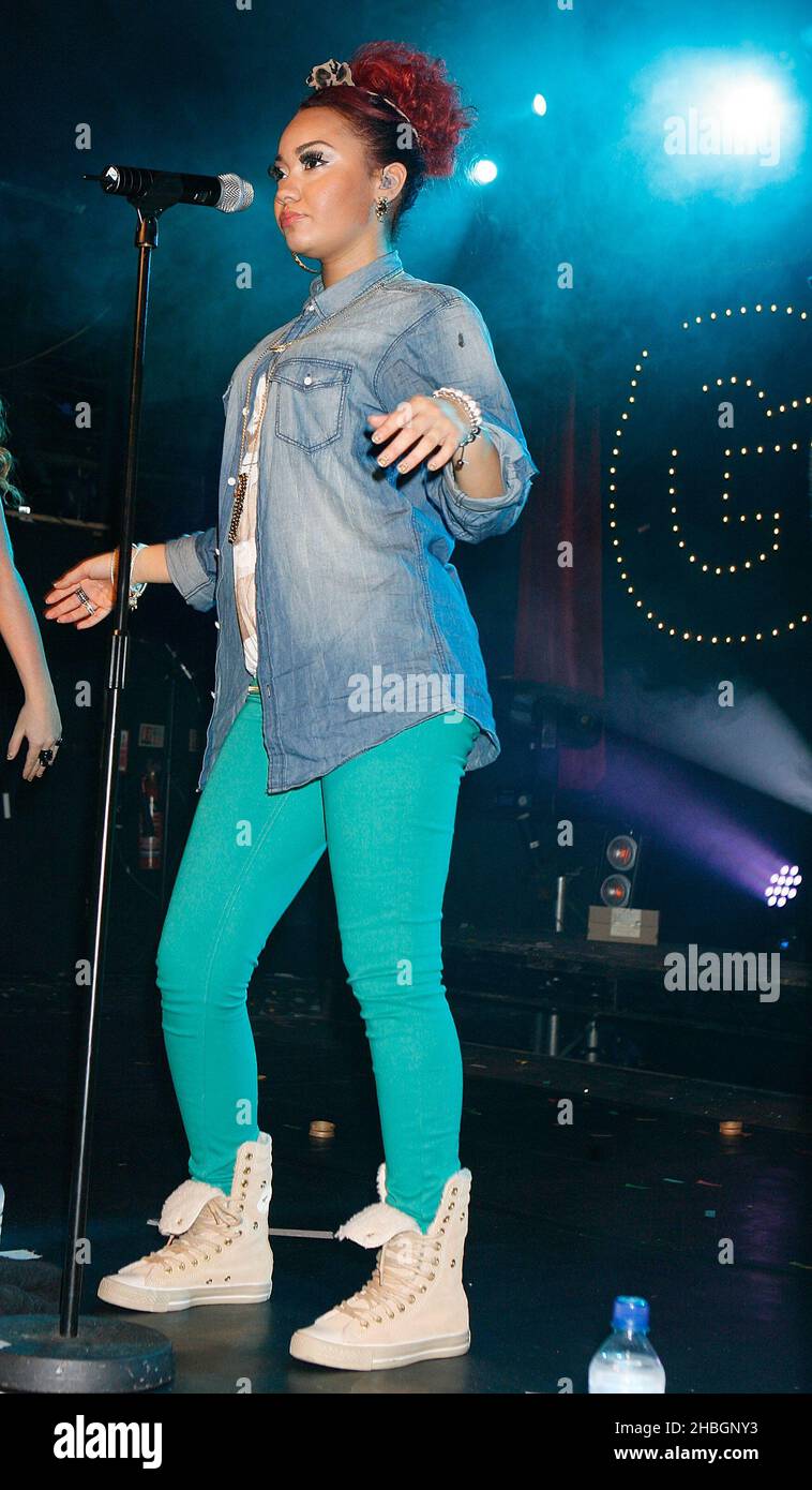 Leigh-Anne Pinnock di Little Mix suona al G-A-Y Heaven di Londra. Foto Stock