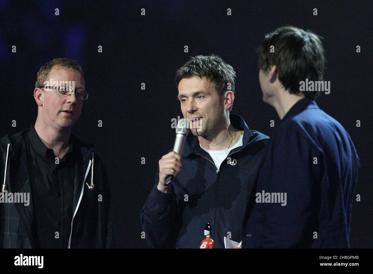 Blur accetta il premio per l'eccezionale contributo alla musica durante i 2012 Brit Awards alla O2 Arena di Londra. Foto Stock