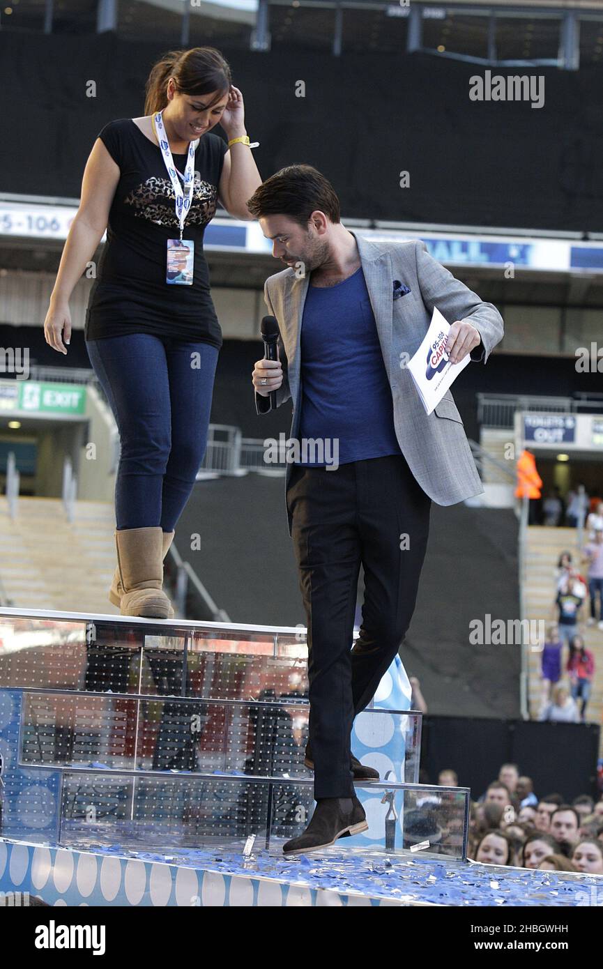 Dave Berry durante il Summertime Ball di Capital FM al Wembley Stadium, Londra. Foto Stock