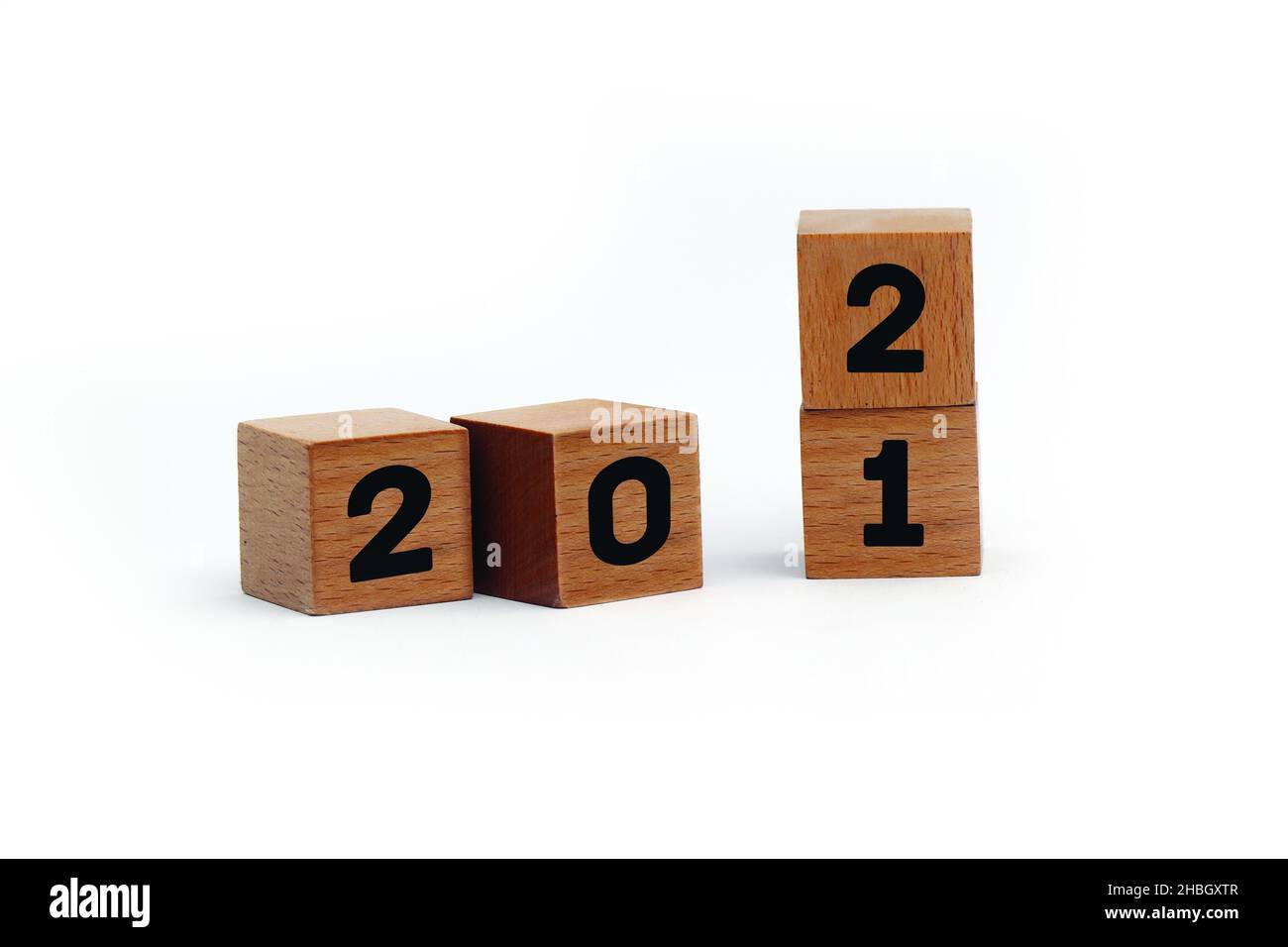 3D blocchi di legno con numero 2021 isolati su sfondo bianco Foto Stock
