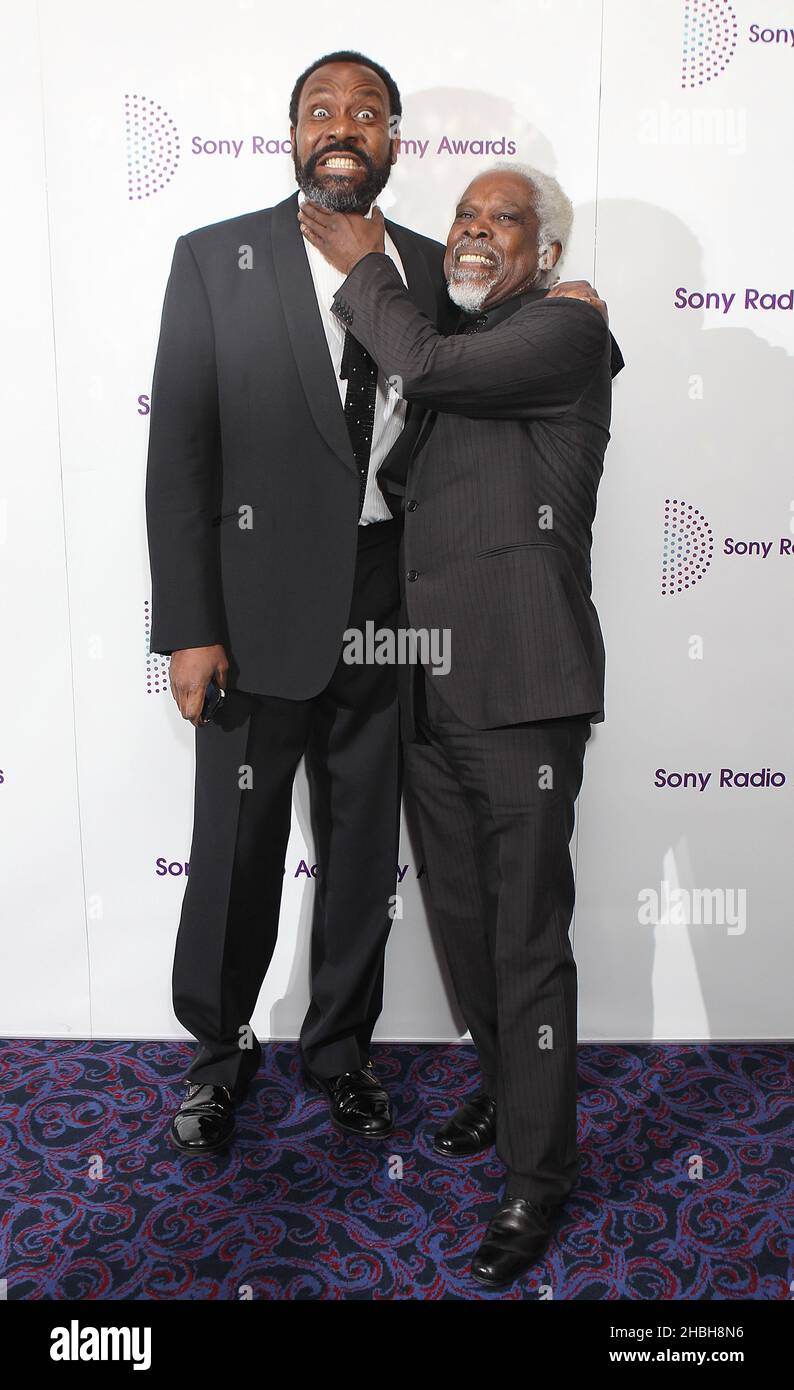 Lenny Henry e Billy Ocean sono presenti ai Sony radio Academy Awards al Grosvenor House Hotel di Londra. Foto Stock