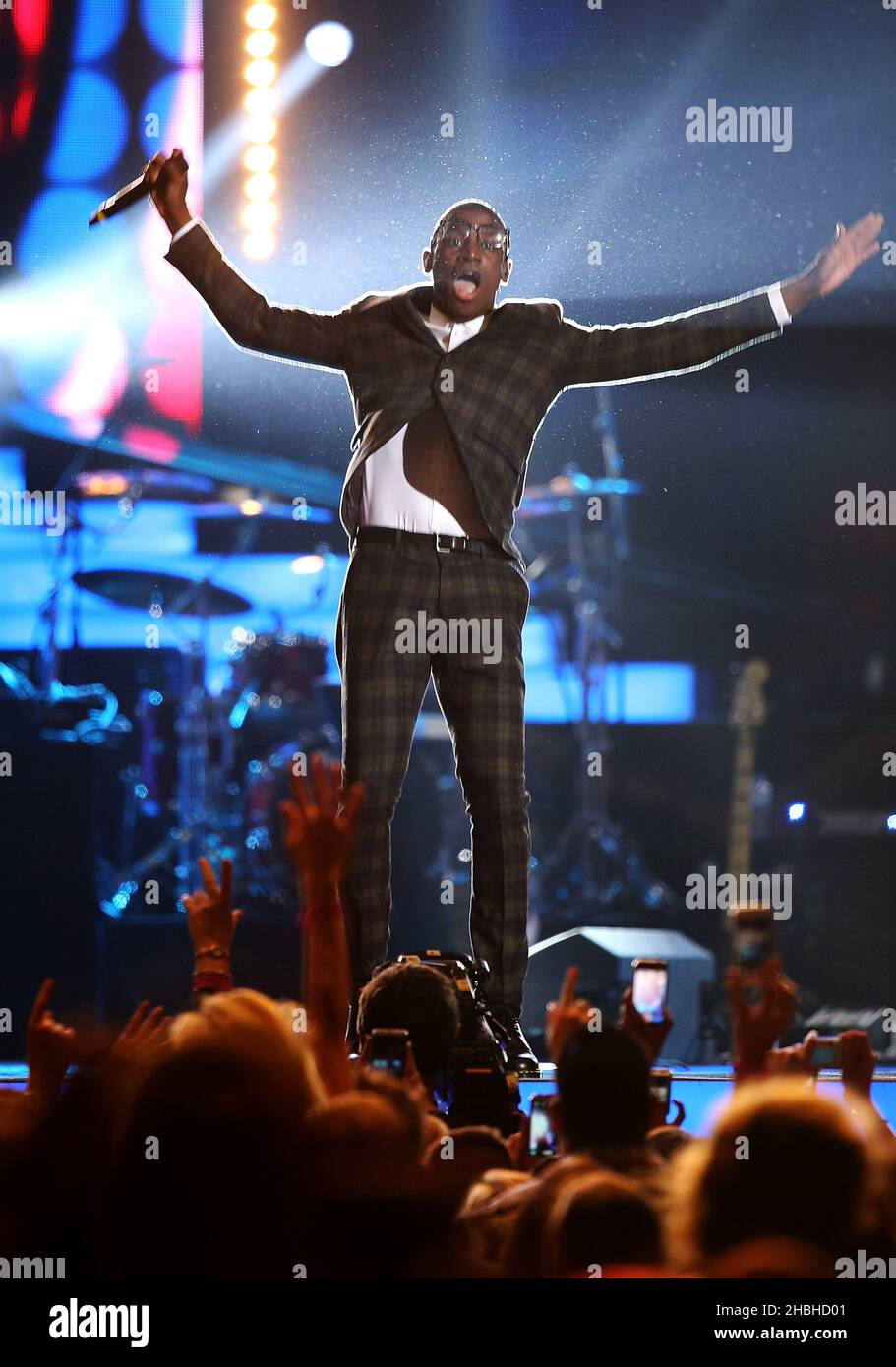 Labrinth si esibisce sul palco dell'Unity: Un concerto per Stephen Lawrence all'Arena 02 di Londra. Foto Stock