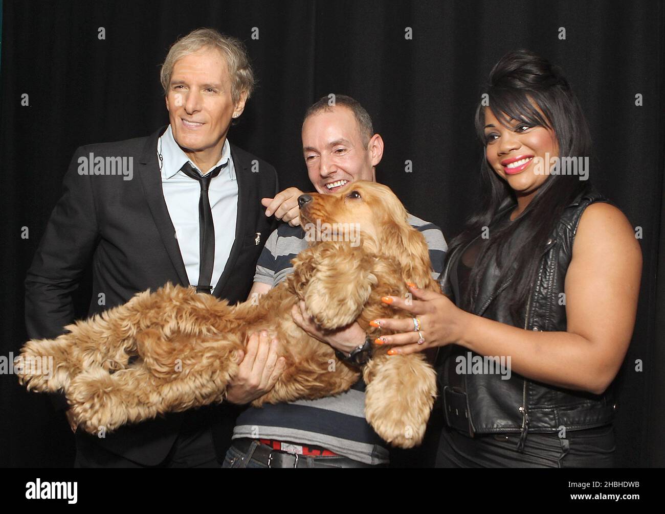 Michael Bolton e Lorna Simpson posano il backstage con Jeremy Joseph e Jacob il cane al G-A-Y Heaven di Londra. Foto Stock