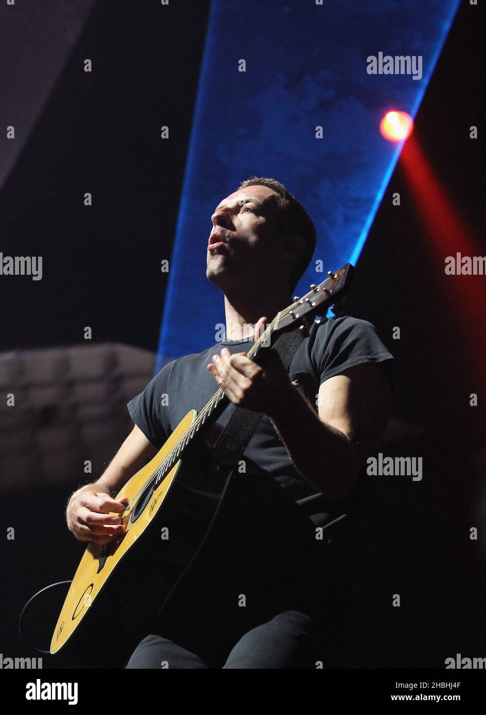 Chris Martin di Coldplay suona sul palco durante il Big Weekend Festival della BBC radio 1 a Glasgow Green, Scozia. Foto Stock