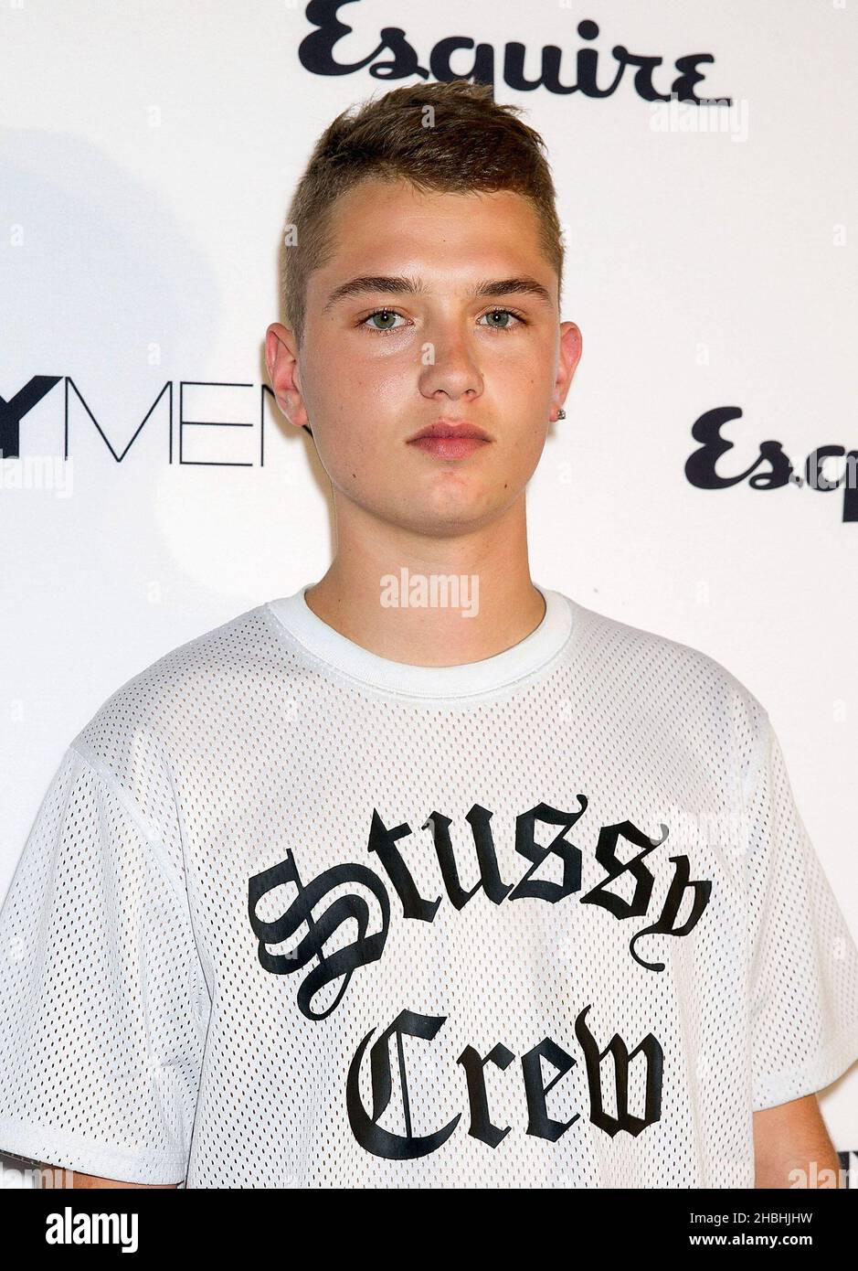 Rafferty Law arriva al debutto della DKNYMEN London Collections Step and Repeat at One Embankment a Londra. Foto Stock