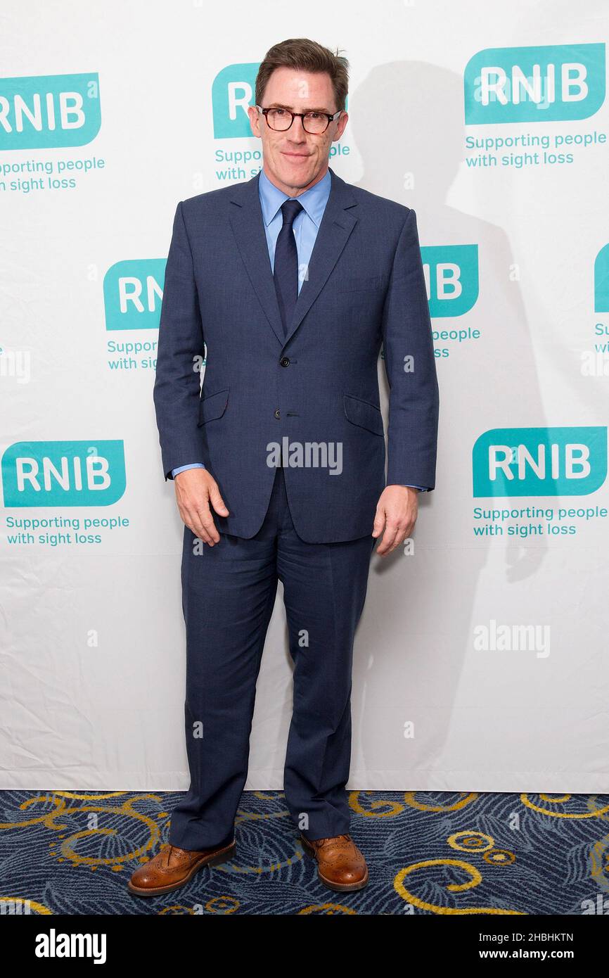 Rob Brydon arriva alla RNIB all'Hilton Park Lane Hotel di Londra. Foto Stock