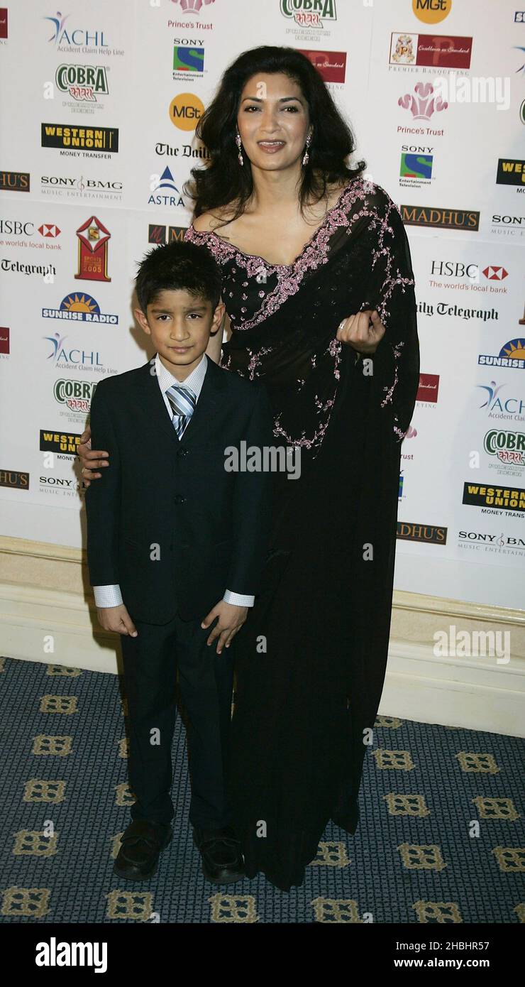 Faria Alam con Nikhil Rawal (Sunrise radio Young Sports Personality of the Year) arriva al Sony Entertainment Television Asian Sports Personality of the Year Awards al London Hilton. Foto Stock