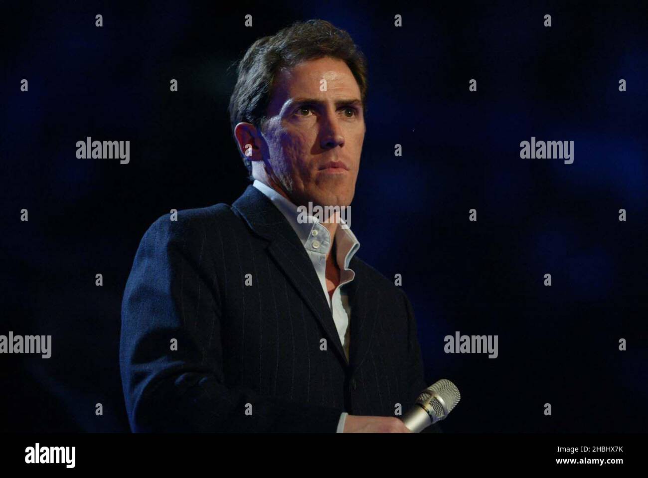 Rob Brydon ha fotografato al Brit Awards 2003 a Londra. lunghezza 1/2 Foto Stock