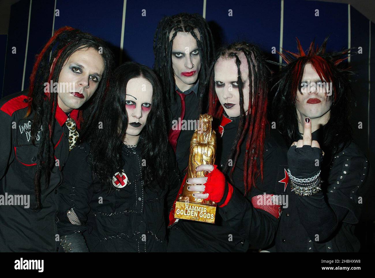 Murderdolls posò un gruppo girato con il premio Best Newcomer ai Metal Hammer Golden God Awards al Kentish Town Forum di Londra a metà lunghezza Foto Stock