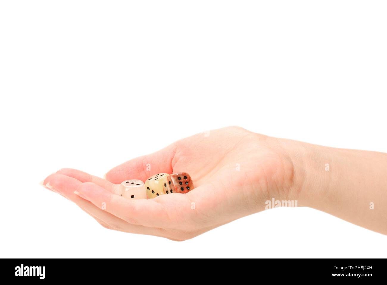 La donna lancia morsi isolati su bianco. Foto Stock