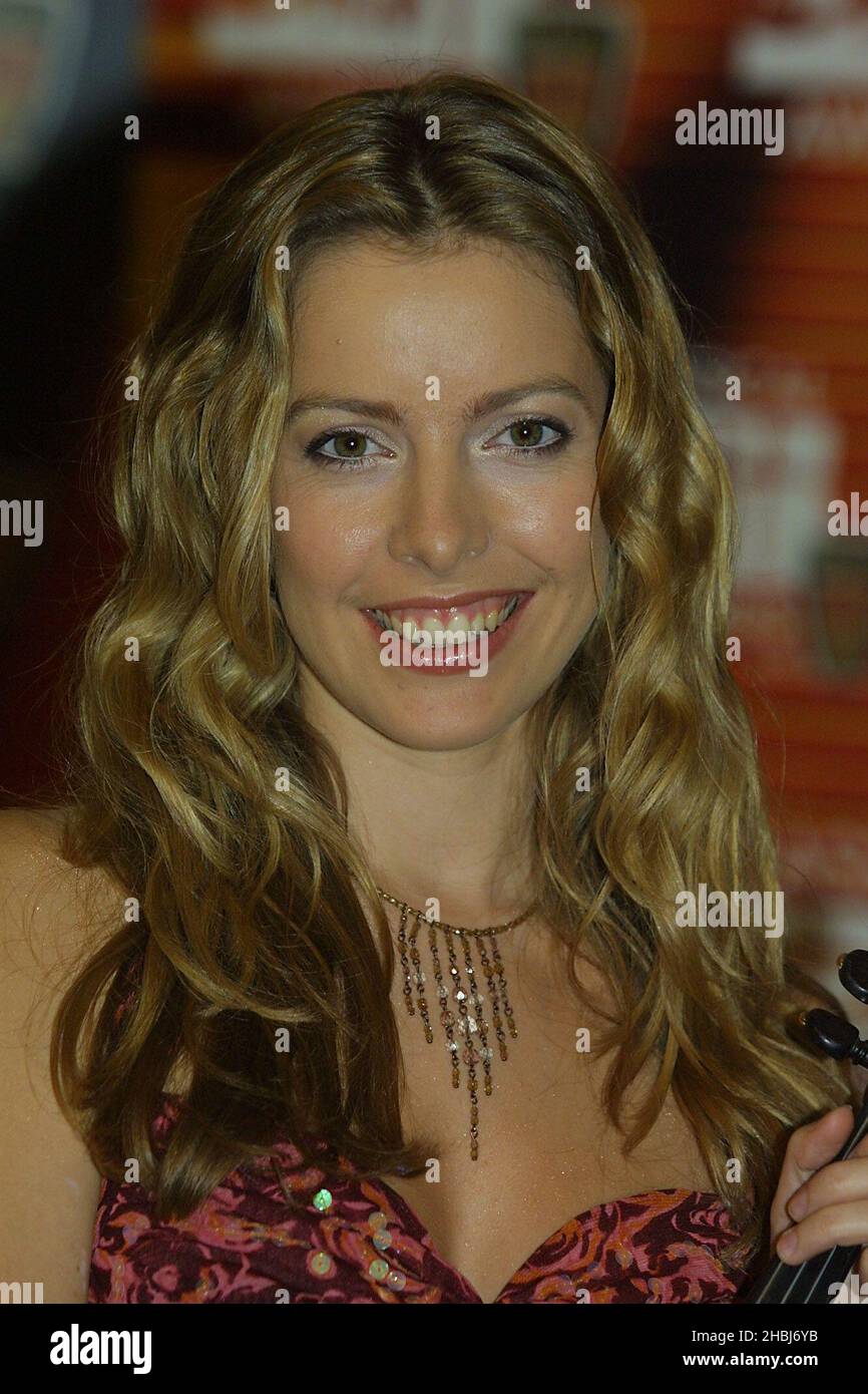 LA CLASSICA GIRL BAND 'BOND' SI ESIBIRÀ AL CLASSICO BRIT AWARDS 2001. Foto Stock