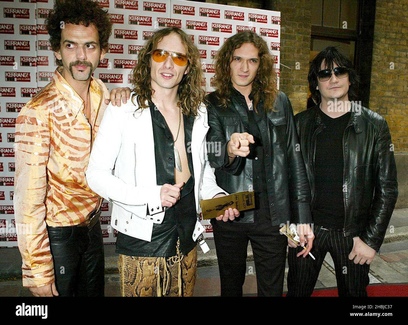 The Darkness Best Live Band al Kerrang Awards 11th annuale 2004 presso la Birreria di Chiswell Street, Londra, EC1. Foto Stock