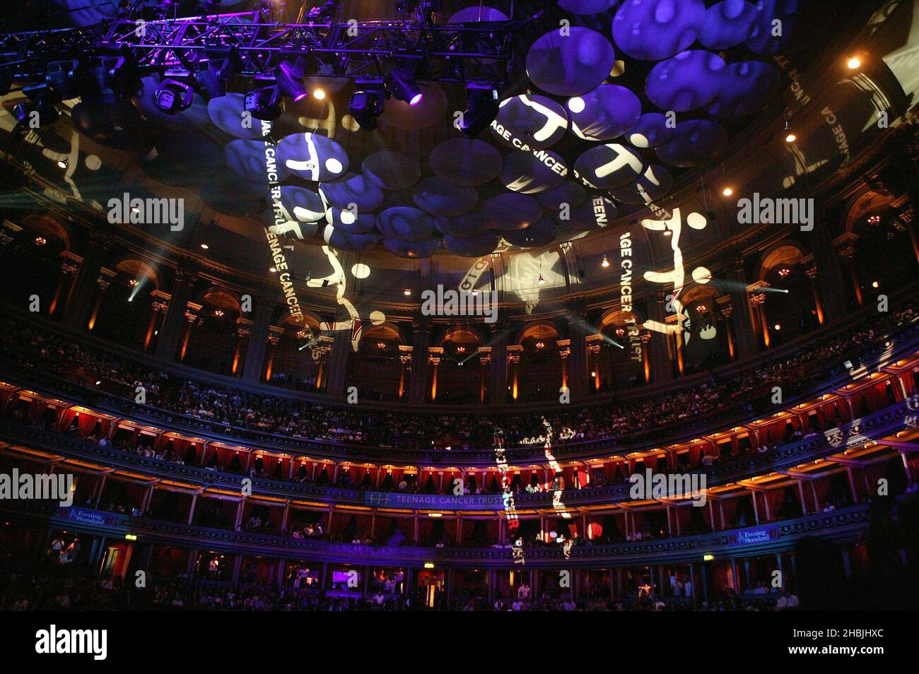 Teenage Cancer Trust Logo, presso la Royal Albert Hall il 4 aprile 2005 a Londra. Foto Stock