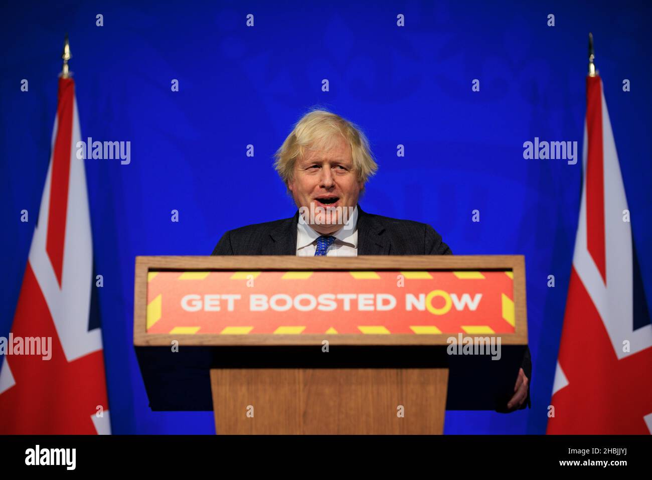 Il primo ministro britannico Boris Johnson parla durante un aggiornamento del Covid a Downing Street il 15 dicembre 2021 a Londra, Inghilterra. Foto Stock