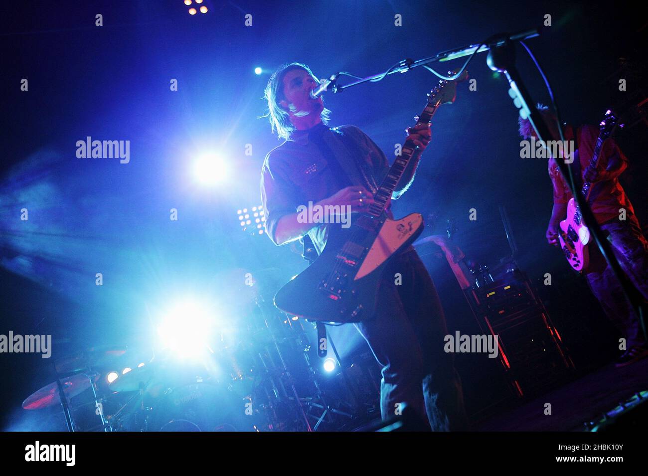 Feeder Live al Coronet, Londra in aiuto di War Child. Foto Stock