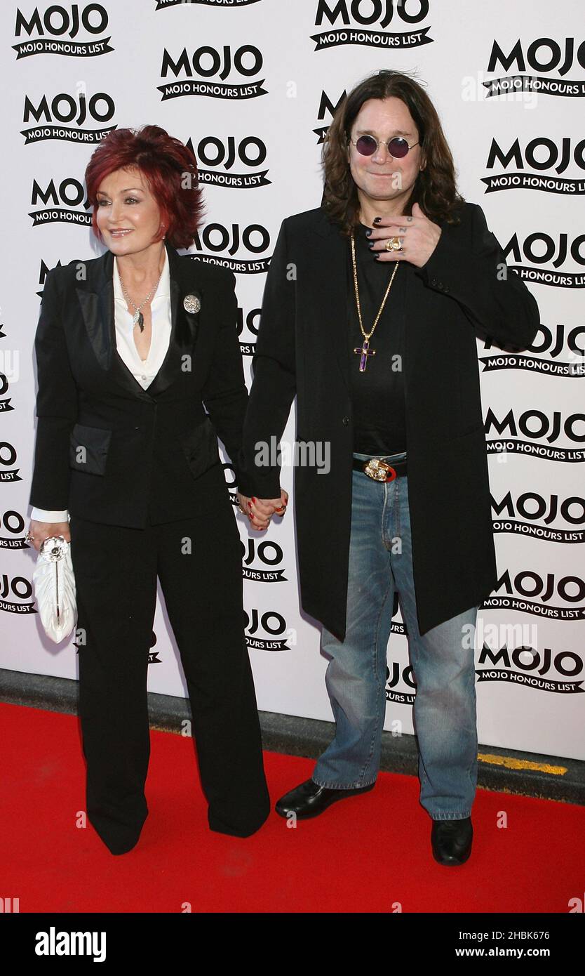 Sharon e Ozzy Osbourne arrivano per la cerimonia di premiazione Mojo Honors List presso la Birreria, a est di Londra. Foto Stock