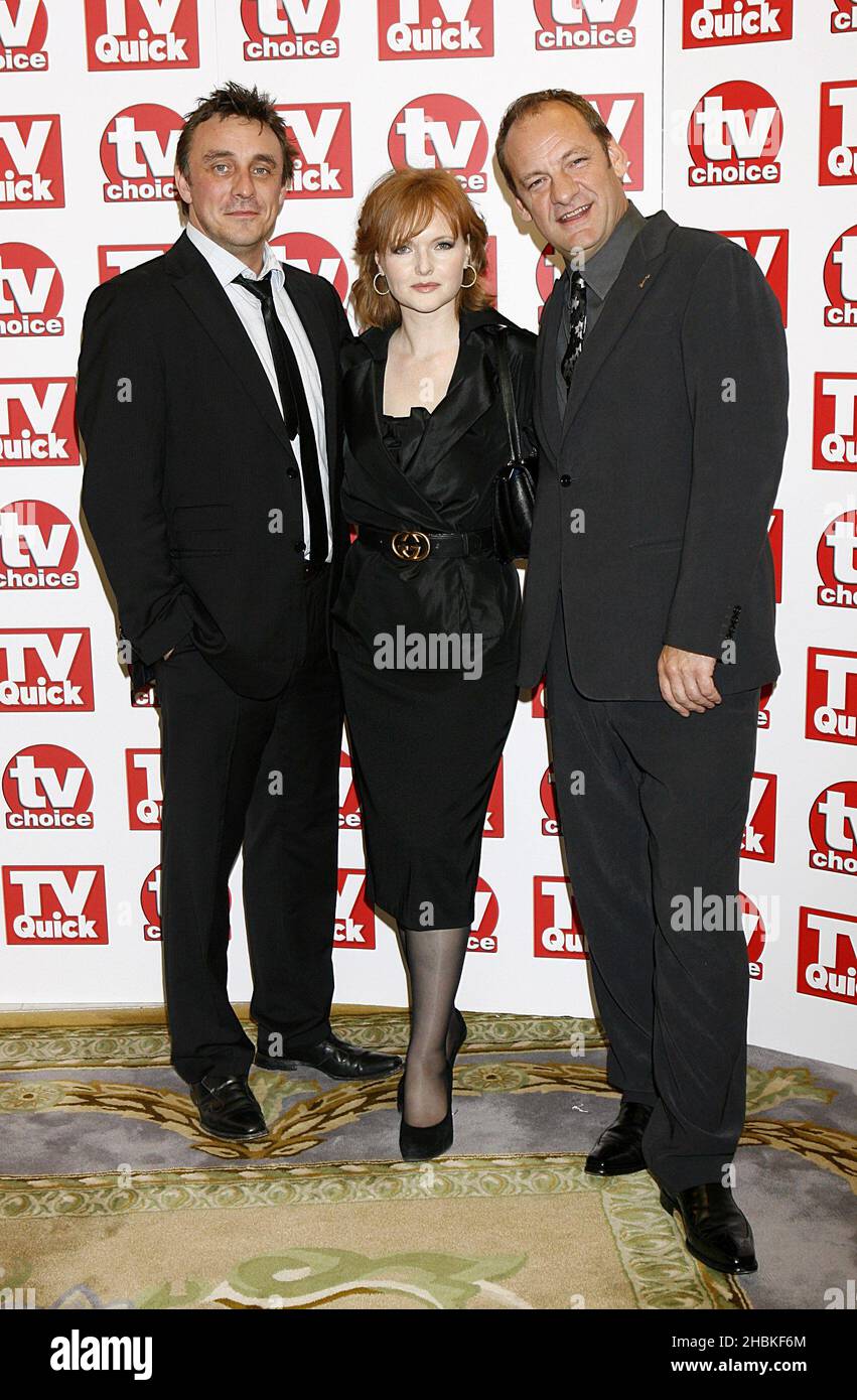 (Da sinistra a destra) Matt Healy, Emma Davies e Nick Miles arrivano per i premi TV Quick e TV Choice 2008, al Dorchester, Park Lane, Londra. Foto Stock