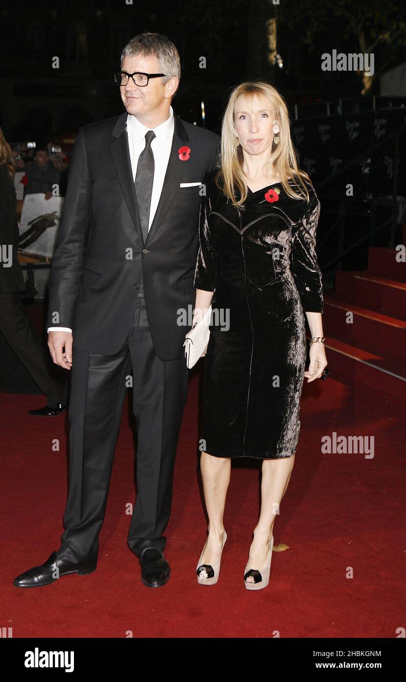Sam Taylor-Wood arriva per la prima mondiale di 'Quantum of Solace' presso l'Odeon Leicester Square, WC2. Foto Stock