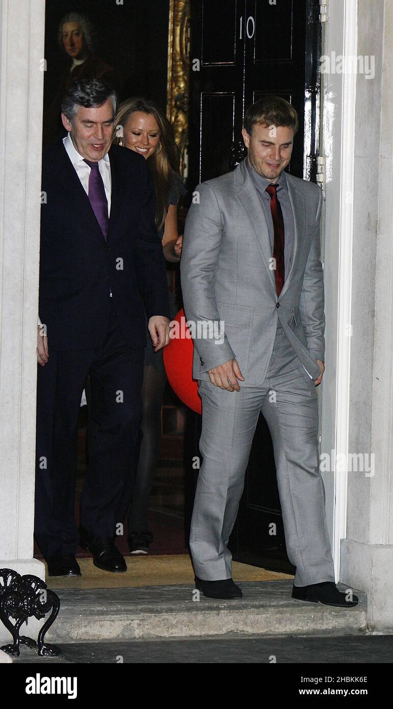 Le celebrità del Great Red Nose BT Kili Climb visitano 10 Downing Street per incontrare il primo Ministro dopo la loro salita sul picco più alto dell'Africa per raccogliere fondi per il Comic Relief. Foto Stock