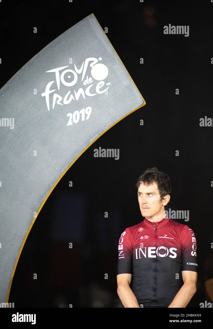 Foto del file datata 28-07-2019 del Team Ineos Geraint Thomas sul podio, con il secondo posto assoluto dopo la tappa 21 del Tour de France durante la tappa 21 del Tour de France. Il ciclista britannico Geraint Thomas ha firmato un nuovo contratto biennale per rimanere con INEOS Grenadiers. Data di emissione: Lunedì 20 dicembre 2021. Foto Stock