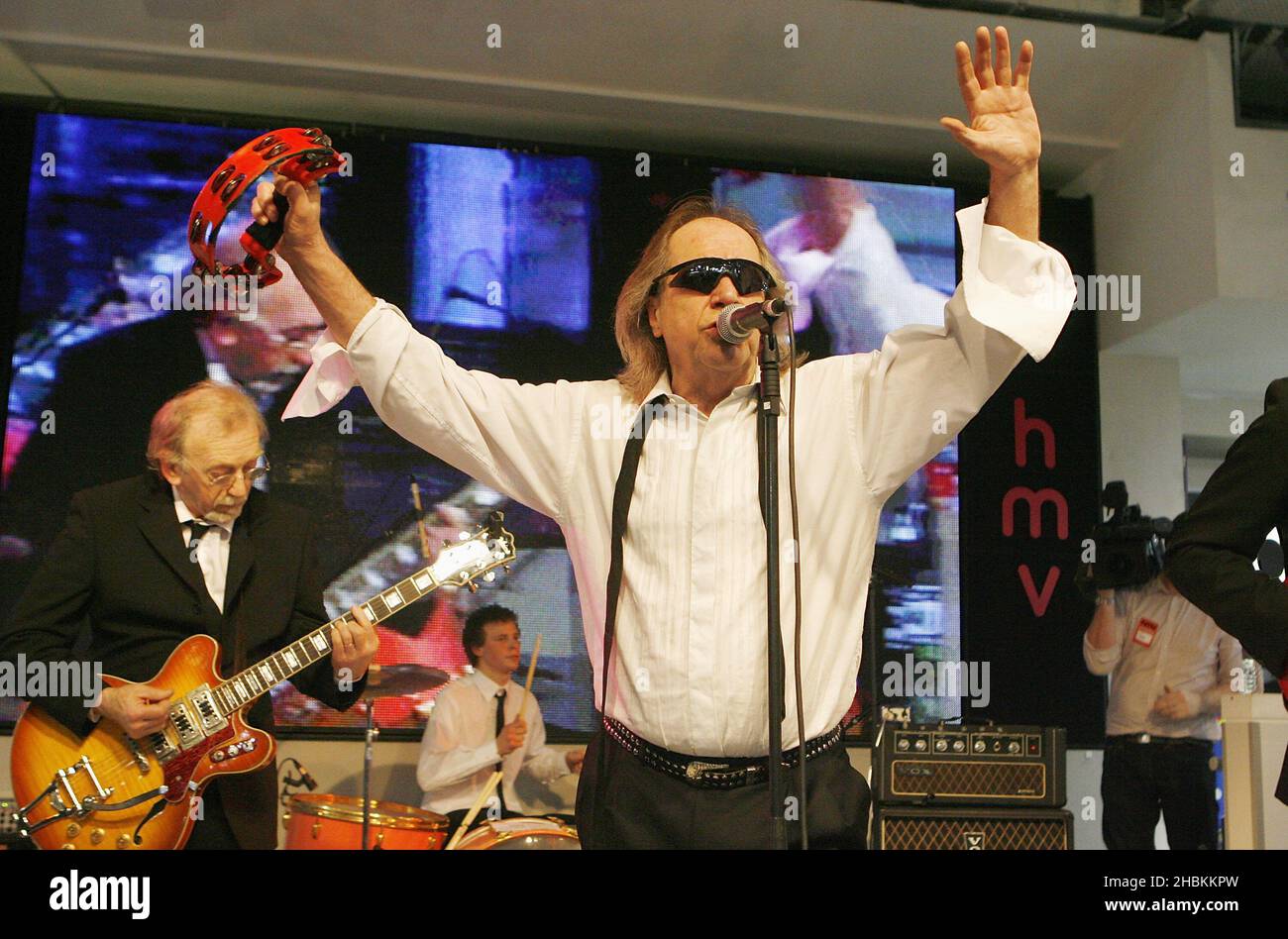 Phil May of the Pretty Things suona con la sua band al Mojo Honors List Nominees annuncio 2009 a HMV Oxford Street, Londra. Foto Stock