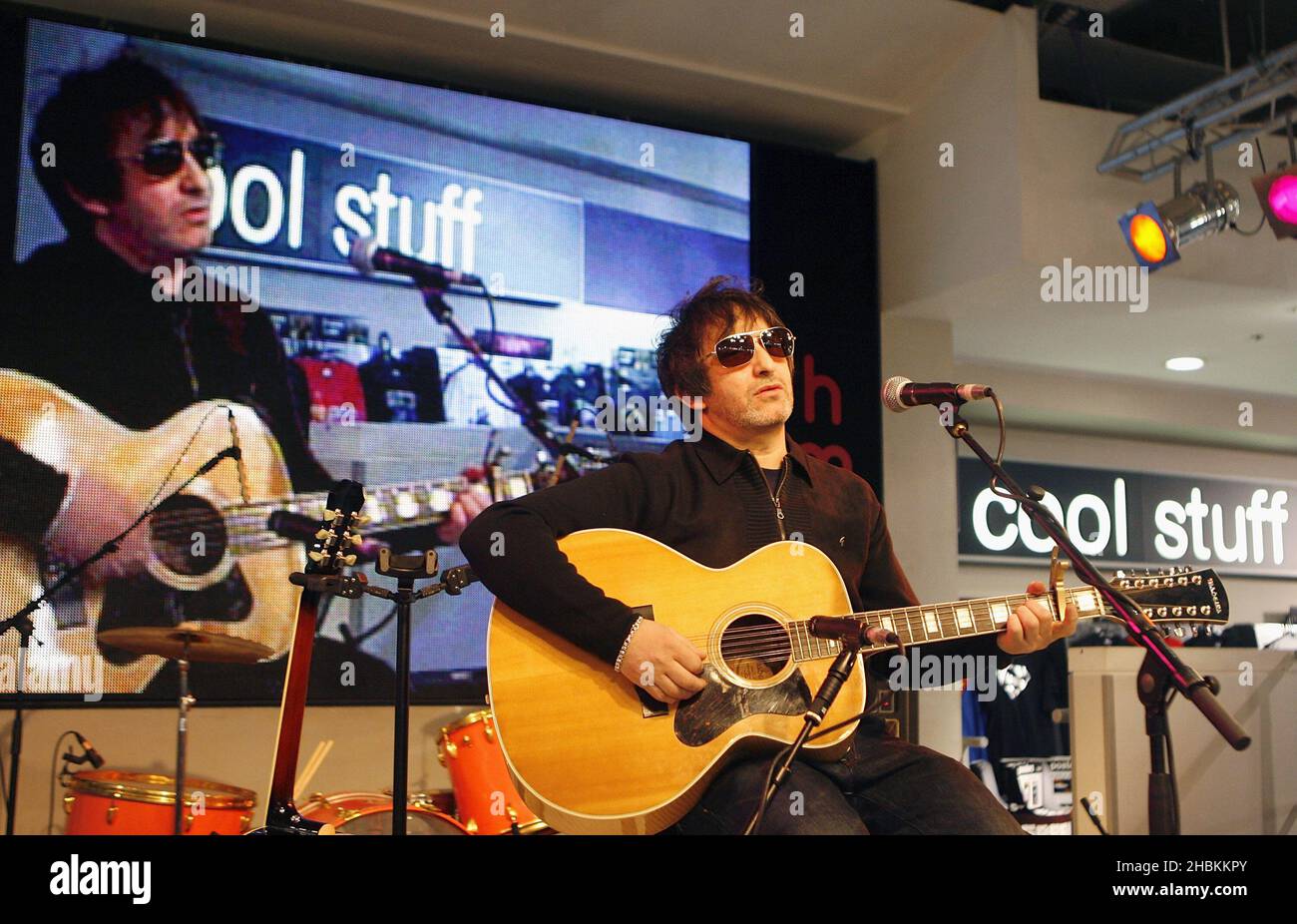 Ian Brodie si esibisce al Mojo Honors List Nominees 2009 alla HMV Oxford Street, Londra. Foto Stock