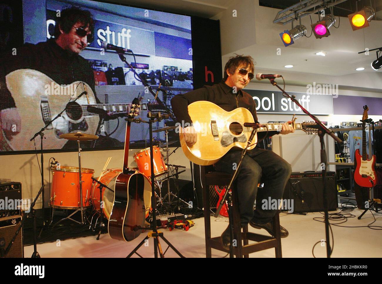 Ian Brodie si esibisce al Mojo Honors List Nominees 2009 alla HMV Oxford Street, Londra. Foto Stock