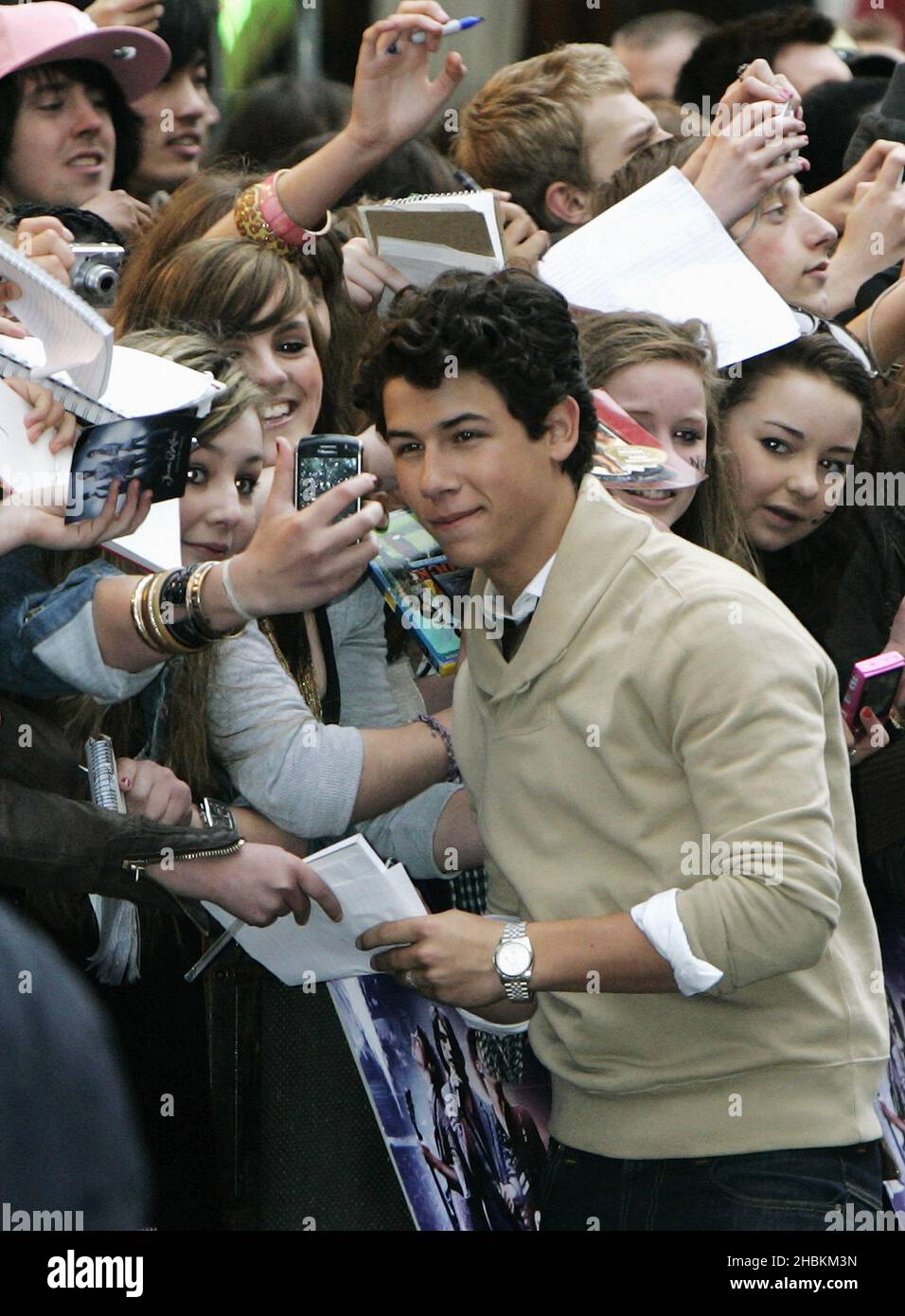 Nick Jonas arriva alla prima di "Jonas Brothers: The 3D Concert Experience" all'Empire Theatre di Leicester Square, Londra Foto Stock