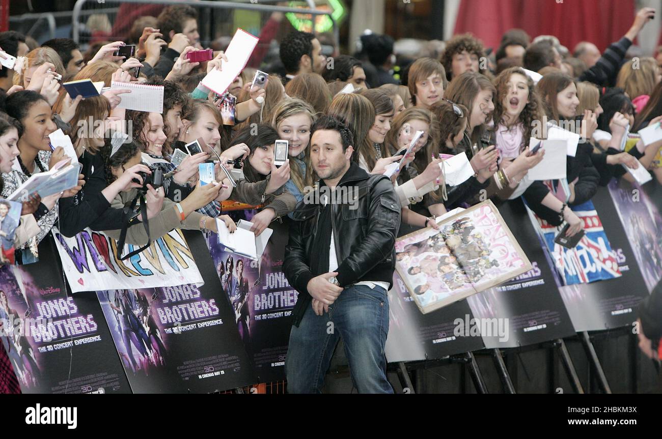 Anthony Costa arriva alla prima di "Jonas Brothers: The 3D Concert Experience" all'Empire Theatre di Leicester Square, Londra Foto Stock