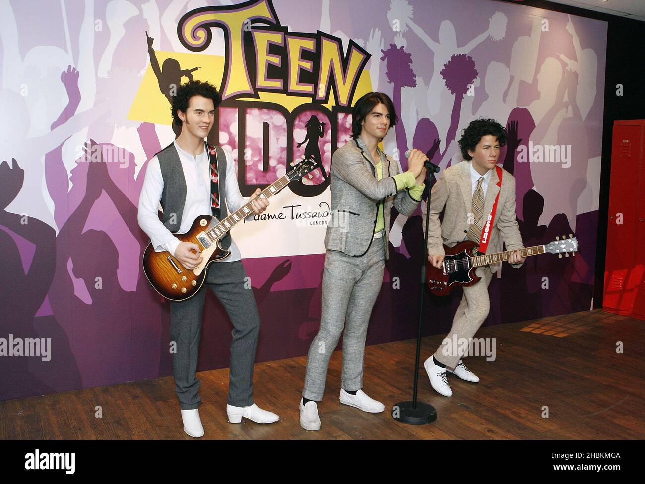 Kevin, Joe e Nick Jonas dei Jonas Brothers figure in cera al Madame Tussauds, Londra Foto Stock