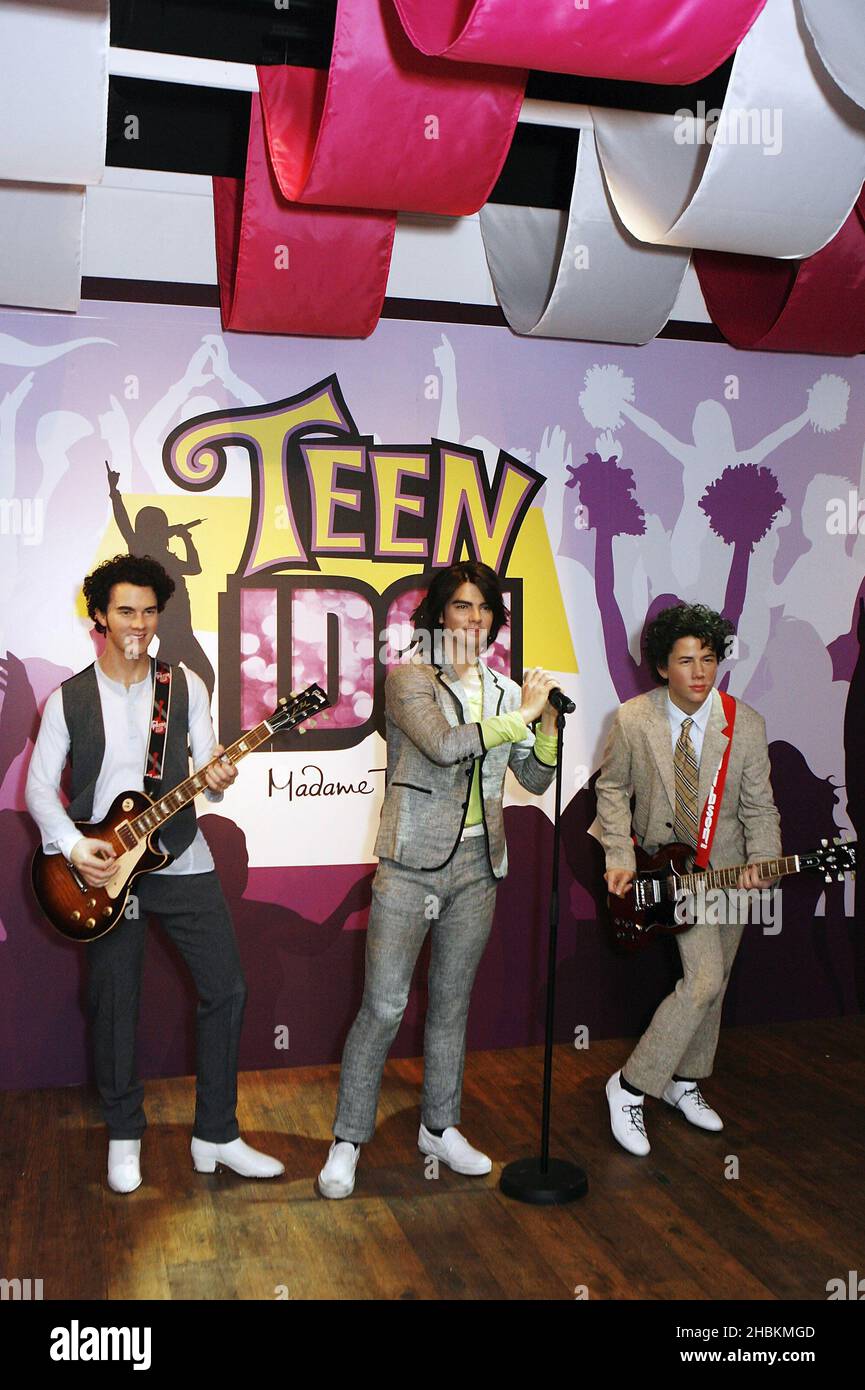 Kevin, Joe e Nick Jonas dei Jonas Brothers, figure in cera a Madame Tussauds, Londra Foto Stock