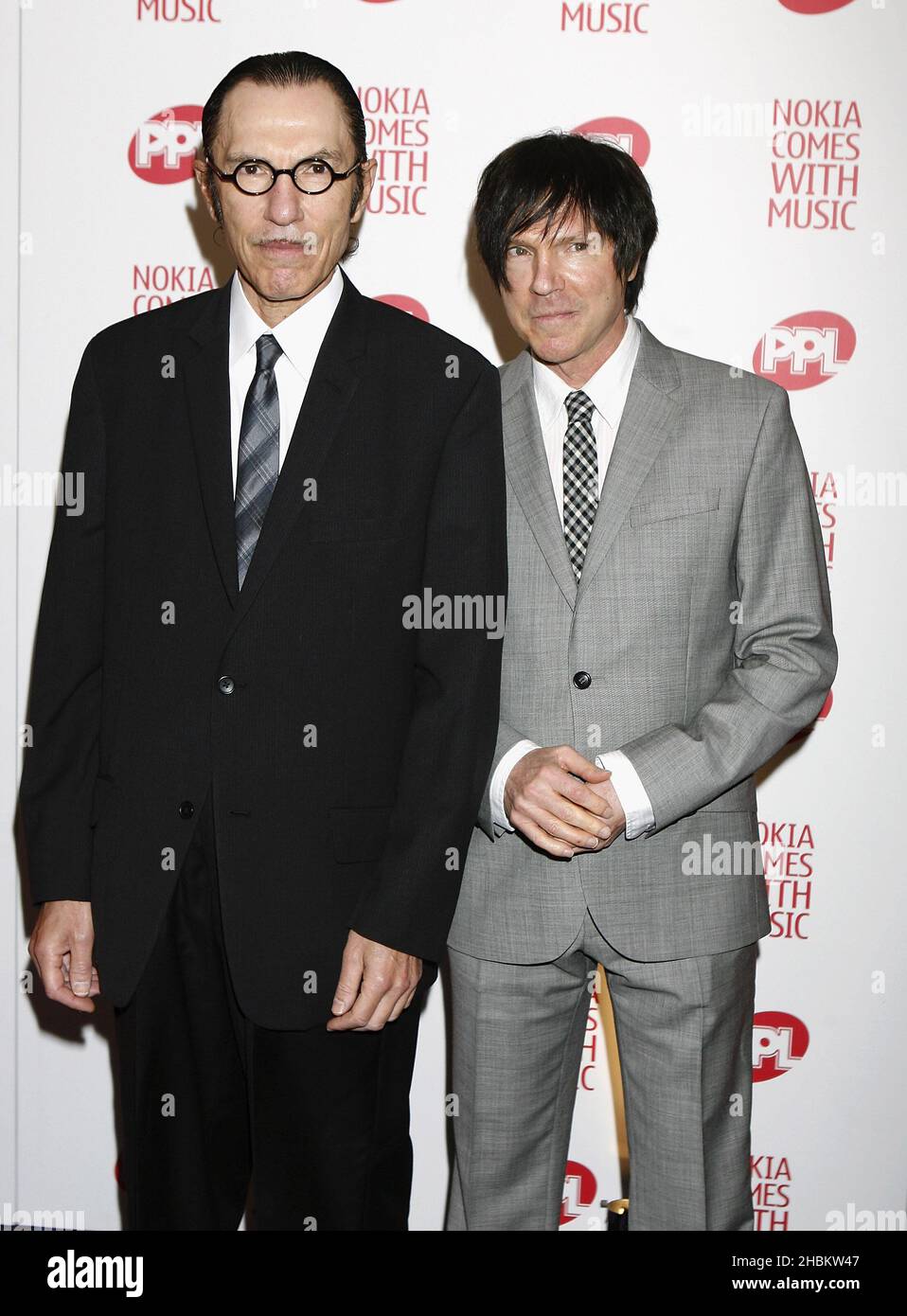 Gli Sparks arrivano al Music Industry Trust Awards 2009 al Grosvenor House Hotel di Londra. Foto Stock