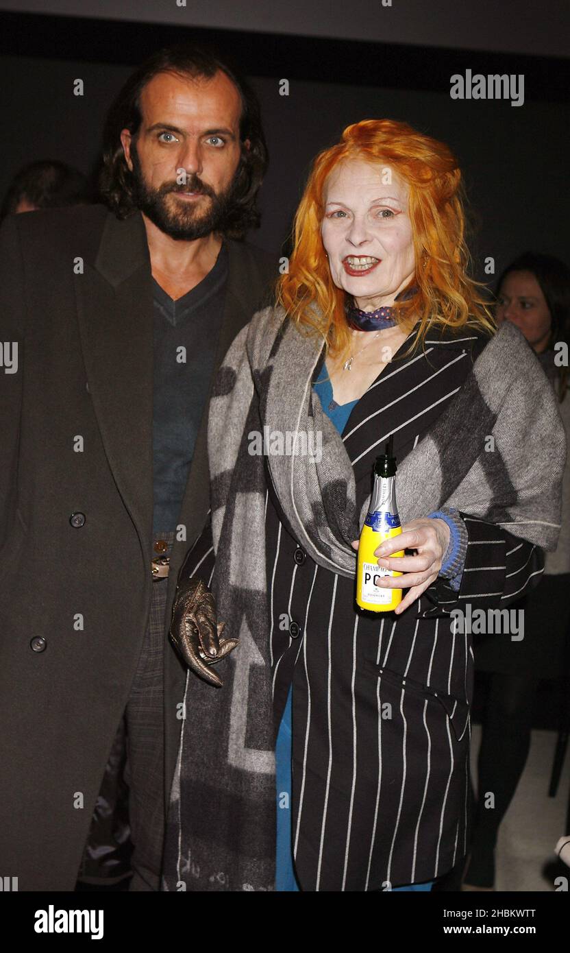 Vivienne Westwood all'Anglomania di Vivienne Westwood SS10 Catwalk Show a Selfridges in Oxford Street, Londra. Foto Stock