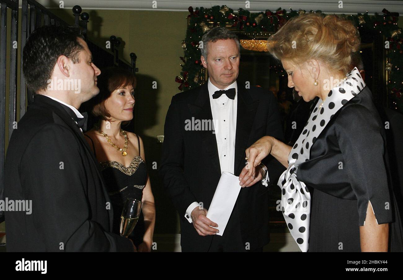 Chris Hollins, Sian Williams, Rory Bremner e la principessa Michael di Kent allo Sparks Ball, The Hilton, Londra. Foto Stock