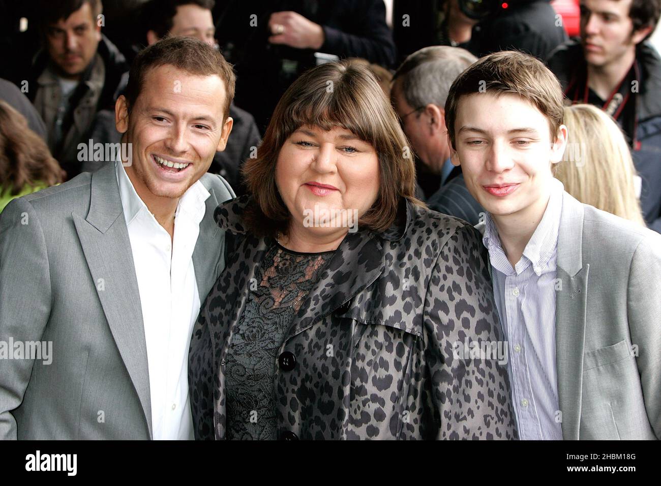 Jo Swoble, Cheryl Fergison, Charlie Hawkins arrivano al Tric Awards al Grosvenor House Hotel di Londra Foto Stock