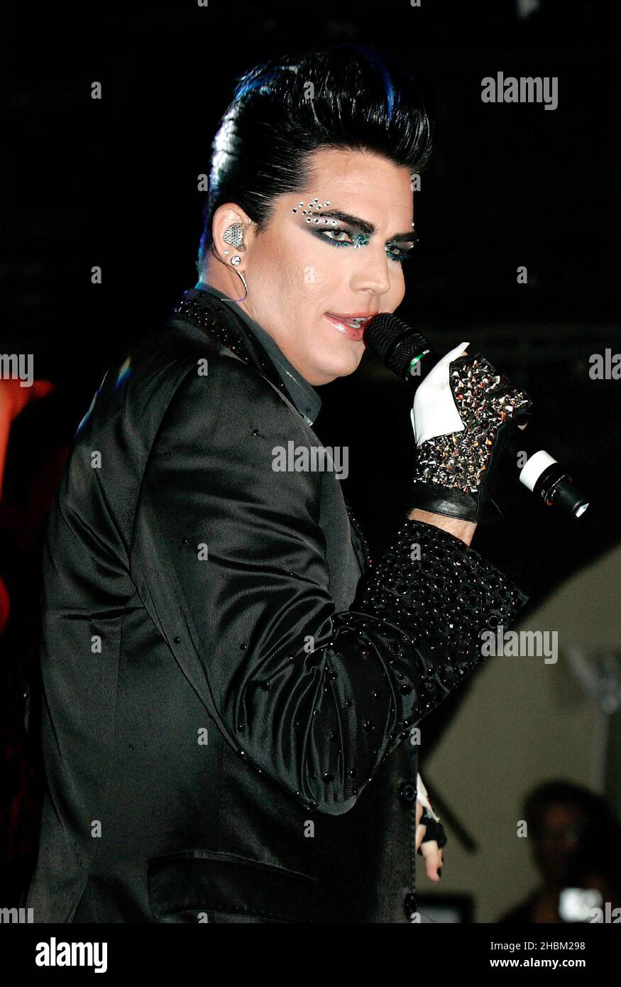 Adam Lambert, secondo Idol americano, suona dal vivo al G-A-Y Heaven di Londra. Foto Stock