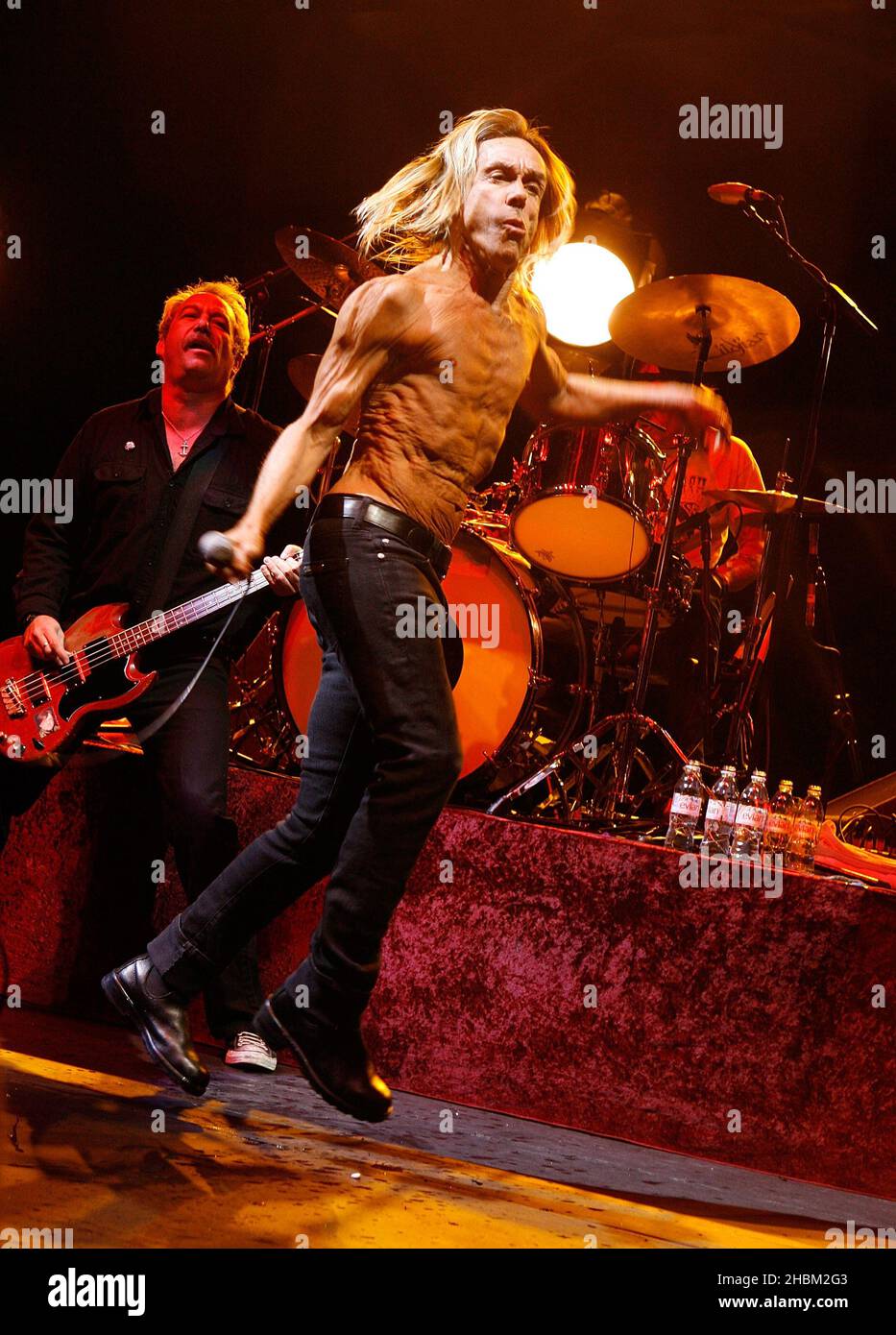 Iggy Pop suona all'HMV Apollo Hammersmith di Londra. Foto Stock