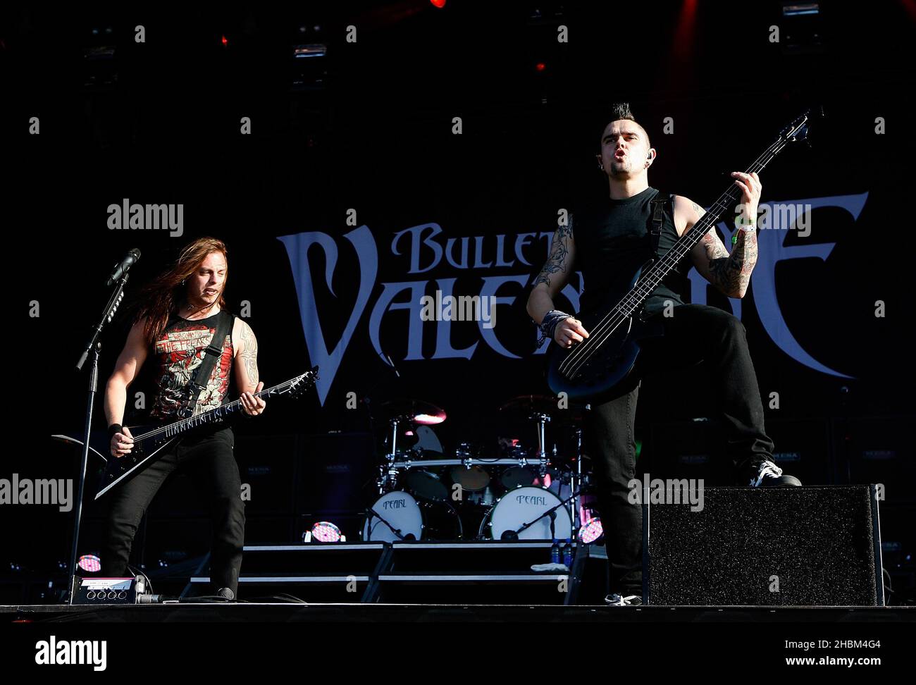 Matthew Tuck e Jason James of Bullet for My Valentine si esibiscono in seconda tappa al Download Festival di Castle Donnington, Leicestershire. Foto Stock