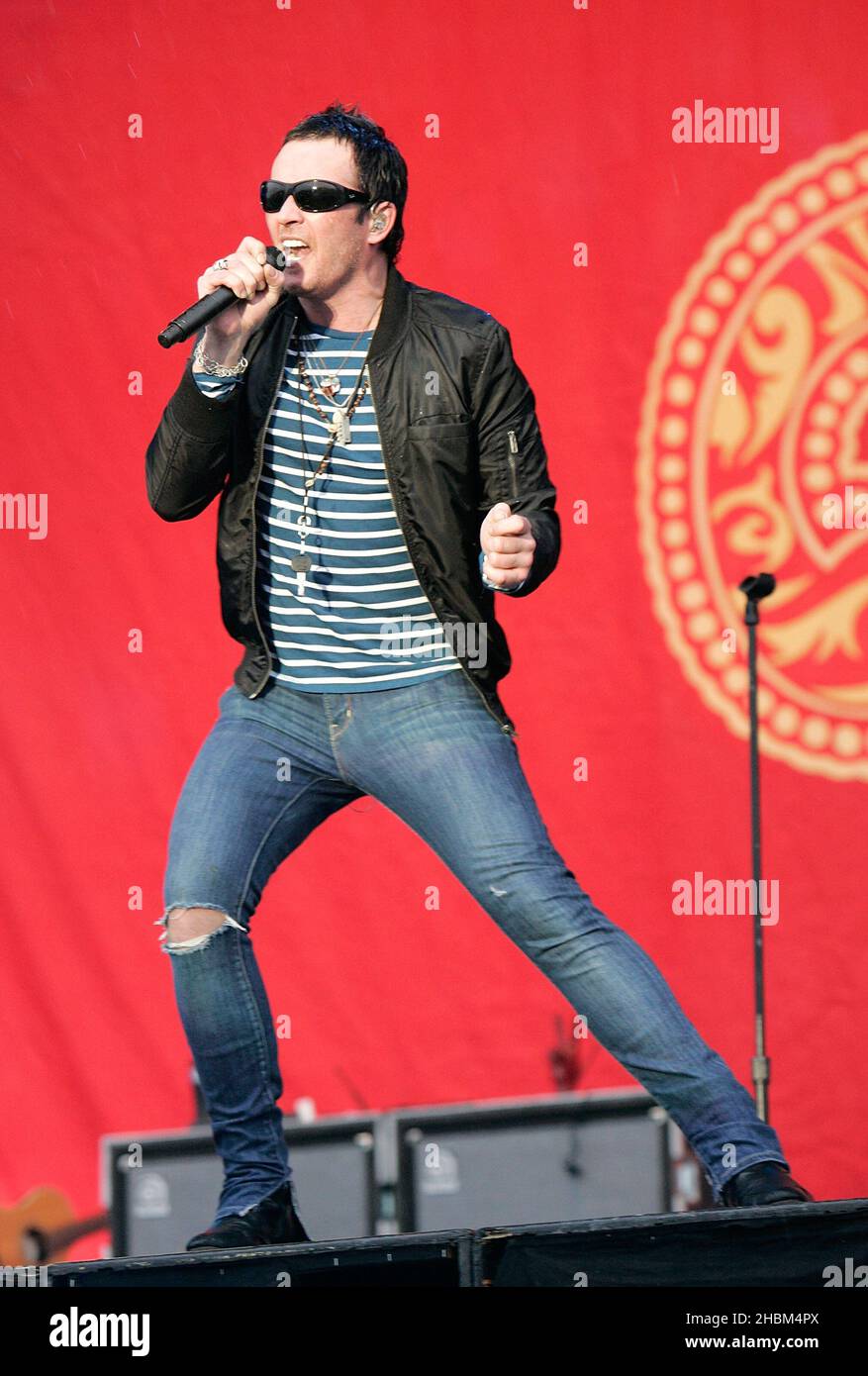 Scott Weiland e Stone Temple Pilots si esibiscono sul palco al Download Festival Day 3, Castle Donnington, Leicestershire Foto Stock